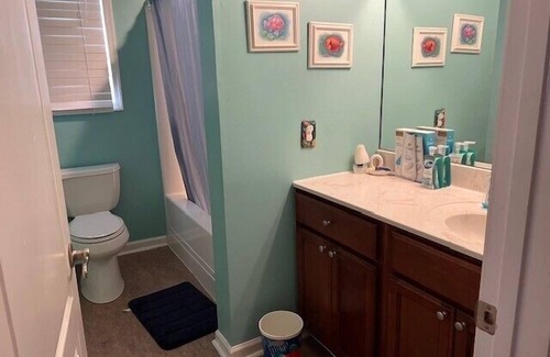 Wildwood House | Come Stay in the Heart of All The Action - 4 bed 2.5 bath - Perfect for your next stay!