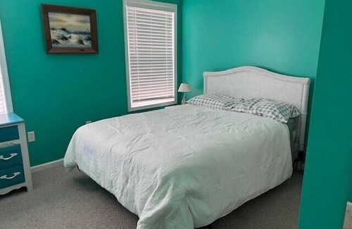 Wildwood House | Come Stay in the Heart of All The Action - 4 bed 2.5 bath - Perfect for your next stay!