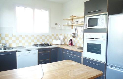 Brignogan-Plage House | Comfortable house with large garden, very close to the sea.