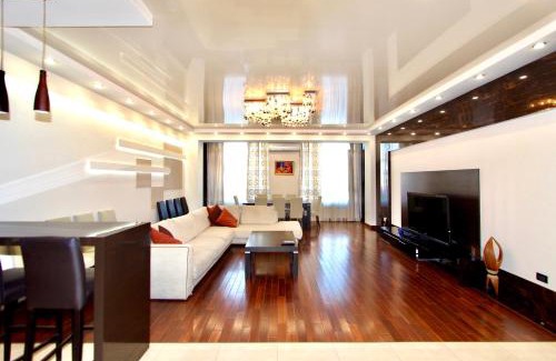 Kentron Apartment | Comfort 3 Bedrooms 2 Bathrooms 205 SQM Apartment Near Republic Square