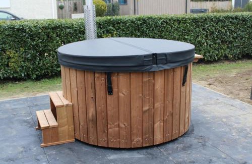 Lathum Resort | Comfort 4 persons Type B Hot tub