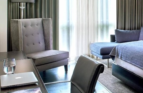 West Plaza Hotel | Comfort and Convenience! 2 Pleasant Units, Pool, Pets Allowed Near Crown Center!