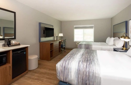 San Angelo House | Comfort and Convenience! Parking, Pool, Breakfast! Short Drive to Lake Nasworthy