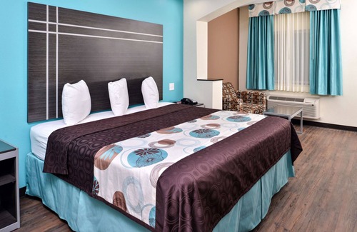 Spring Hotel | Comfort and Convenience! Near TGR Exotics Wildlife and Geronimo Adventure Park!