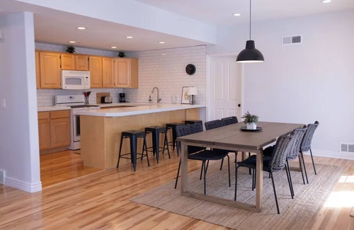 Foot Hills House | Comfort and Luxury! Smart TVs in every room!