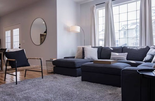 Foot Hills House | Comfort and Luxury! Smart TVs in every room!