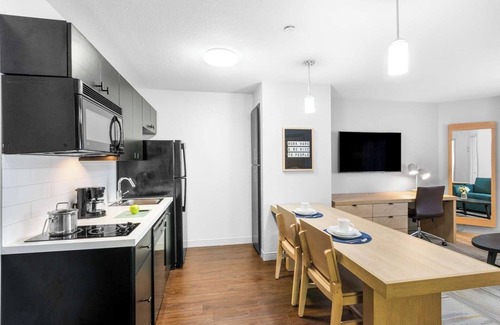 East Congress Hotel | Comfort and Relaxation! 3 Convenient Units, Pet-Friendly, Near O Henry Museum