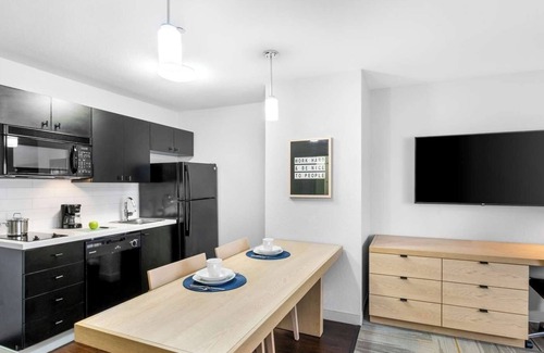 East Congress Hotel | Comfort and Relaxation! 3 Convenient Units, Pet-Friendly, Near O Henry Museum