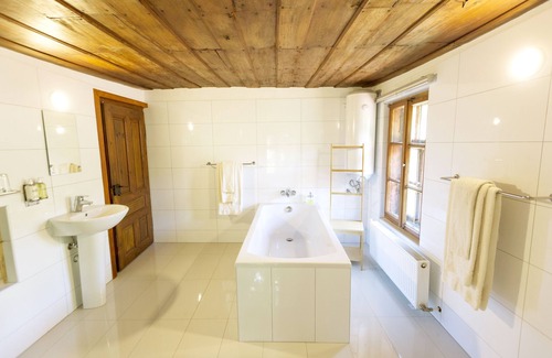 Gabrovo Bed & Breakfast | Comfort Double - En Suite with Shower - Mountain View