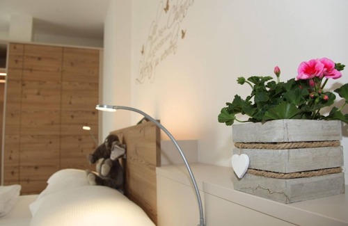 Feldbach Bed & Breakfast | Comfort double room, bath, WC, as good as new - Pension Raabtal