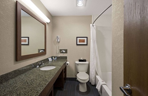 Huntington Hotel | Comfort Inn Huntington Near University