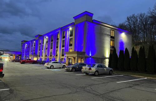 Danbury Hotel | Comfort Inn & Suites Danbury-Bethel