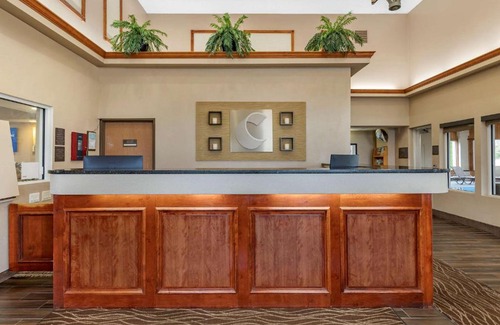 Dimondale Hotel | Comfort Inn & Suites Dimondale