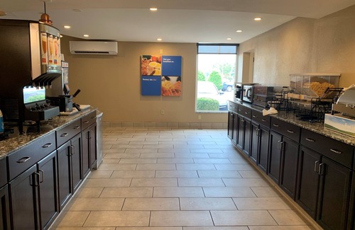 East Hartford Hotel | Comfort Inn & Suites East Hartford - Hartford