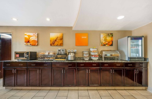 East Hartford Hotel | Comfort Inn & Suites East Hartford - Hartford