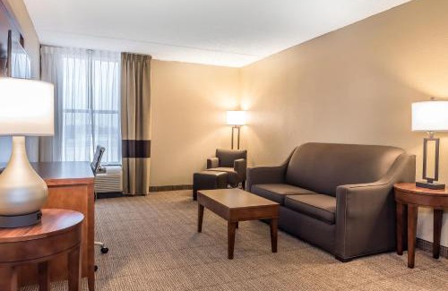Piqua Hotel | Comfort Inn & Suites Piqua-Near Troy-I75