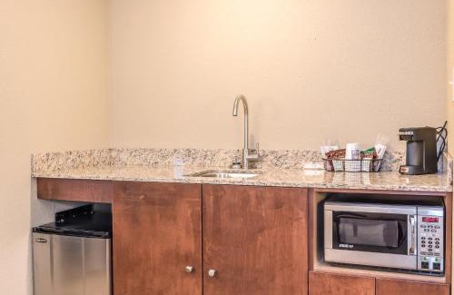 Piqua Hotel | Comfort Inn & Suites Piqua-Near Troy-I75