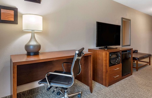 Greendale Hotel | Comfort Inn & Suites