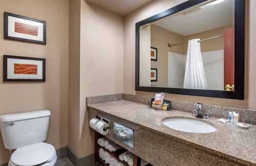Greendale Hotel | Comfort Inn & Suites