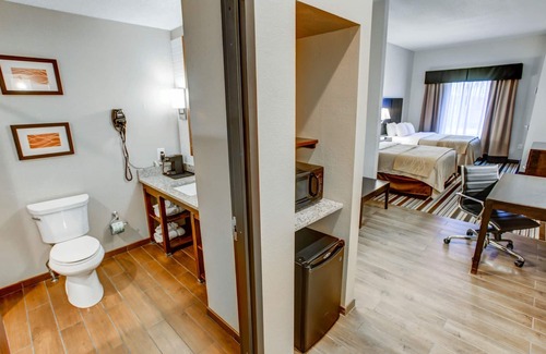 Triadelphia Hotel | Comfort Inn & Suites