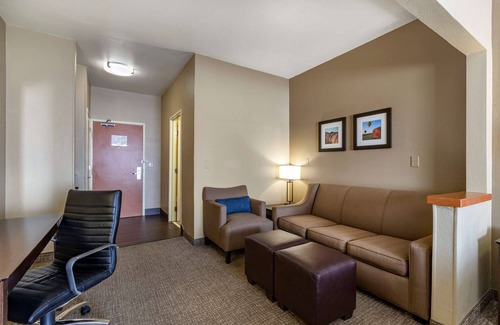 Waterloo Hotel | Comfort Inn & Suites Waterloo - Cedar Falls