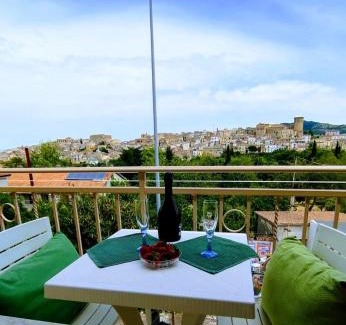 Tricarico Apartment | Comfort, parcheggio e balcone su Tricarico in Basilicata, Io Sono Qui
