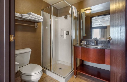 Howard Hotel | Comfort Suites Green Bay West