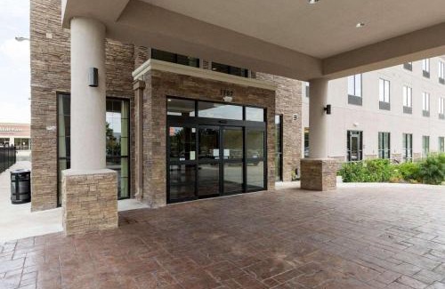 Chinatown Hotel | Comfort Suites near Westchase on Beltway 8