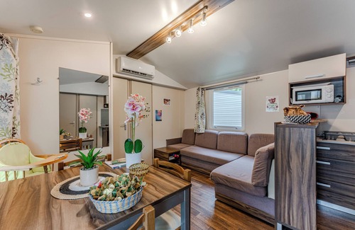 Onesse-et-Laharie RV Rental | 'Comfort With Air Conditioning 6' Caravan with Shared Pool, Private Terrace and Air Conditioning