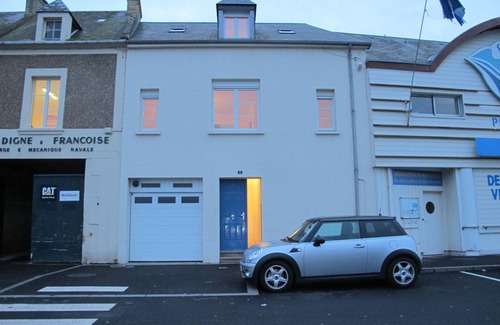 Port-en-Bessin-Huppain House | Comfortable house overlooking the port and close to shops.
