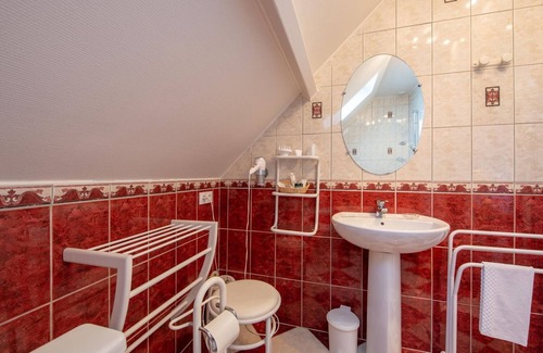 Saint-Benoit-sur-Loire Bed & Breakfast | Comfortable family suite with WiFi in Saint-Benoît-sur-Loire, pets allowed