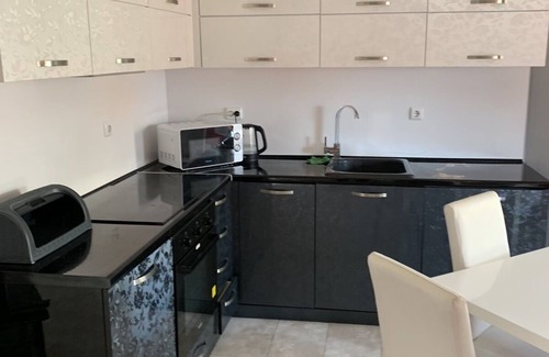 Sunny Beach Apartment | Comfortable 2 bedroom fully futnished apartment with terrace. 5 min from beach!