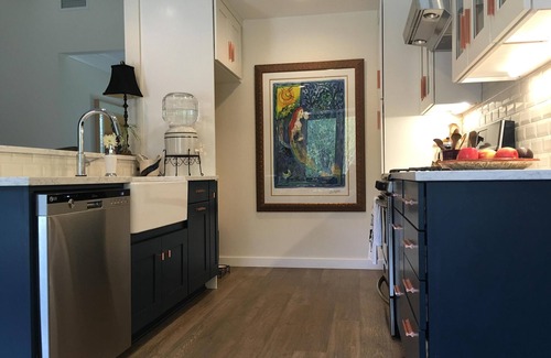 Westgate House | Comfortable and Cozy with a Luxurious Feel Beautiful Yard, Pool & Outdoor Shower