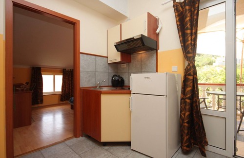 Kali Apartment | Comfortable and spacious apartment with terrace and sea view Kali, Ugljan (A-8234-a)