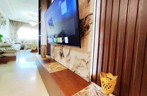 SOUR JDID Apartment | Comfortable Apartment with Balcony and City View