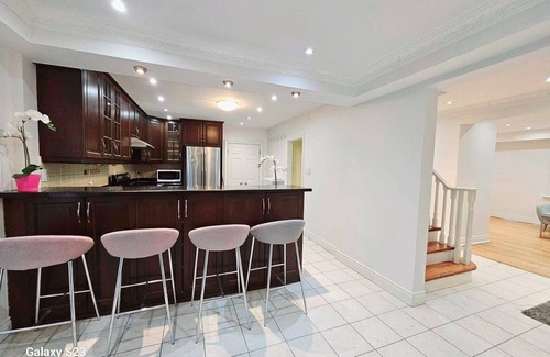 Willowdale Bed & Breakfast | Comfortable Bedroom in central Yonge and Sheppard and North York Centre