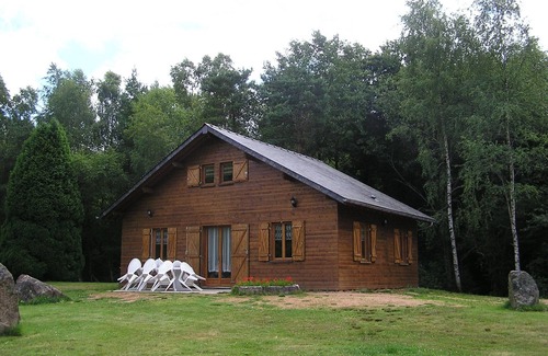 Moux-en-Morvan Ski Chalet | Comfortable chalet with private fishing pond in the heart of the Morvan.