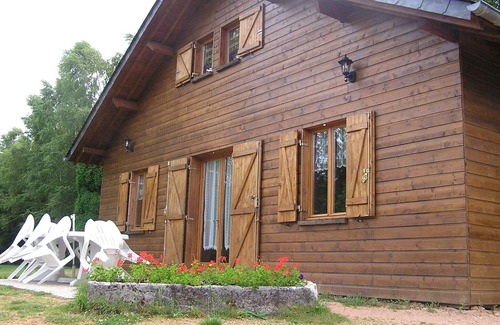 Moux-en-Morvan Ski Chalet | Comfortable chalet with private fishing pond in the heart of the Morvan.