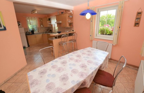 Klokoci House | Comfortable detached house with large garden