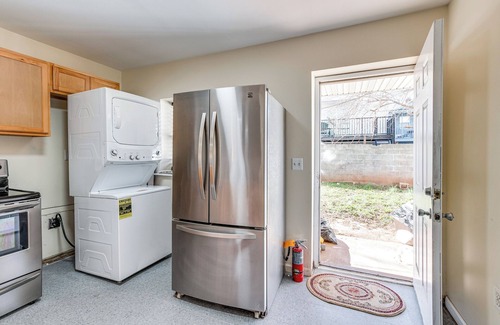 Elizabeth House | Comfortable Elizabeth Retreat ~ 16 Mi to Manhattan