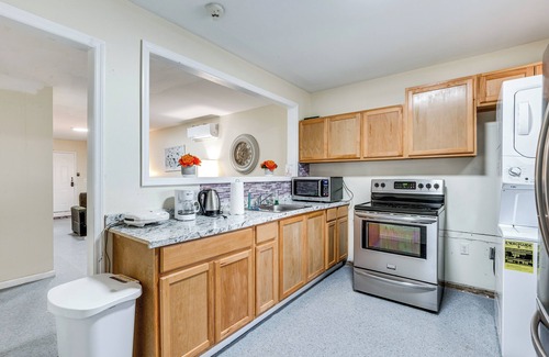 Elizabeth House | Comfortable Elizabeth Retreat ~ 16 Mi to Manhattan