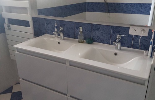 Beaurepaire Cabin | Comfortable family villa with pool, jacuzzi, playground and pets