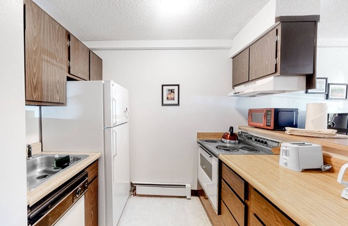 Wildernest Apartment | Comfortable ground-level studio w/mountain views -walk to the bus stop
