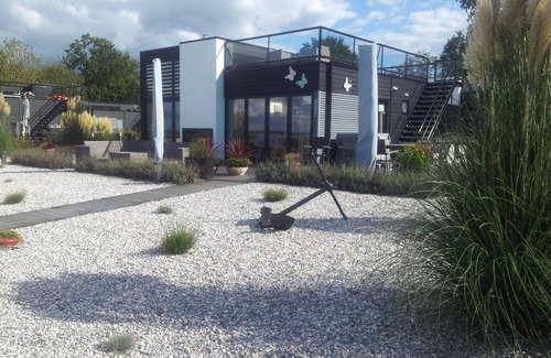 Hulshorst House | Comfortable holiday home directly on the Veluwemeer with beautiful lake view