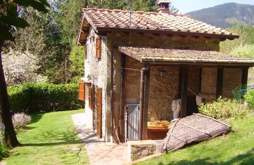 Moggiana House | Comfortable House in Bibbiena + Pool