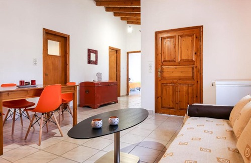 Vasilopoulo Apartment | Comfortable house in quiet area in Chania