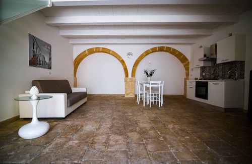 Avola Apartment | Comfortable loft in a classic Sicilian courtyard near the sea in Avola, Sicily
