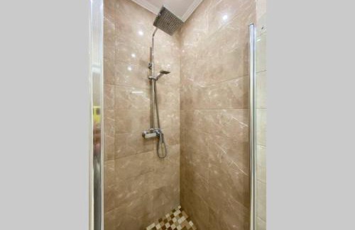 Shevchenkivs'kyi District Apartment | Comfortable luxury apartment with 3 rooms. Center heart of kiev