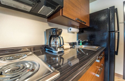 Midtown Anchorage Hotel | Comfortable Pet-Friendly Rooms with In-Room Kitchens and Free Parking Included