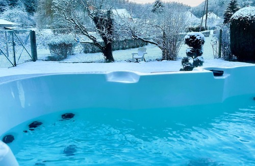 Sturzelbronn House | Comfortable, quiet and independent cottage with swimming pool in the heart